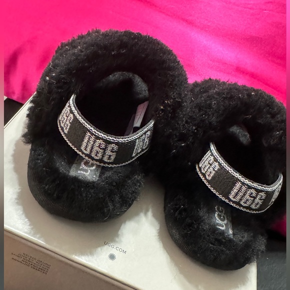 UGG Fluff Yeah Metallic Sparkle Slippers size 4-5 - Picture 2 of 5